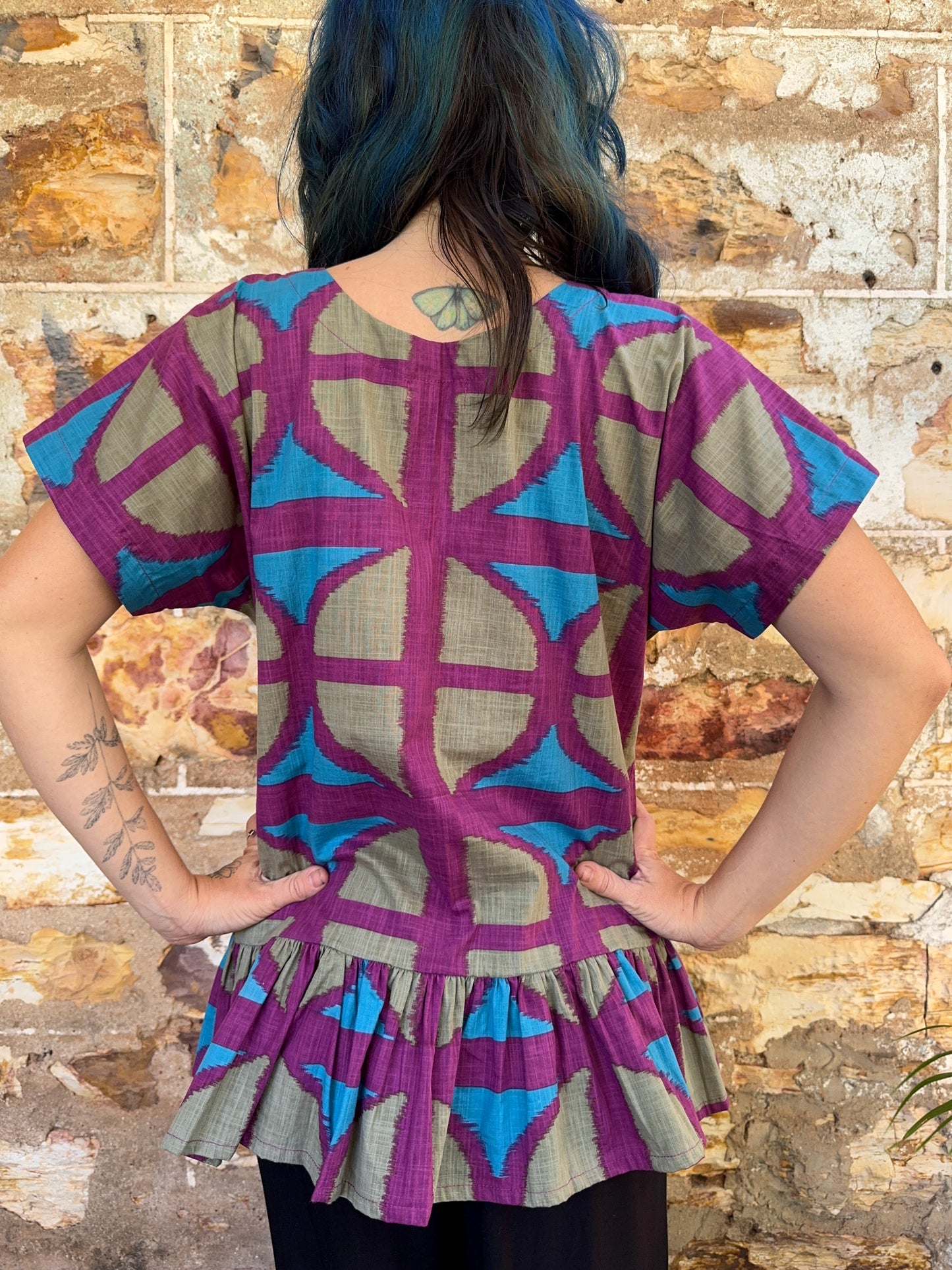 Hang around top w ruffle in OG Colour