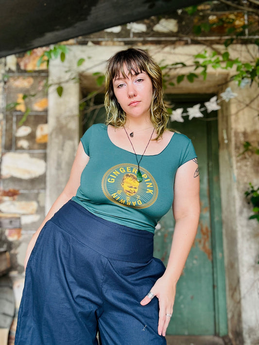 Yoga cropped Logo tee in Jade Green
