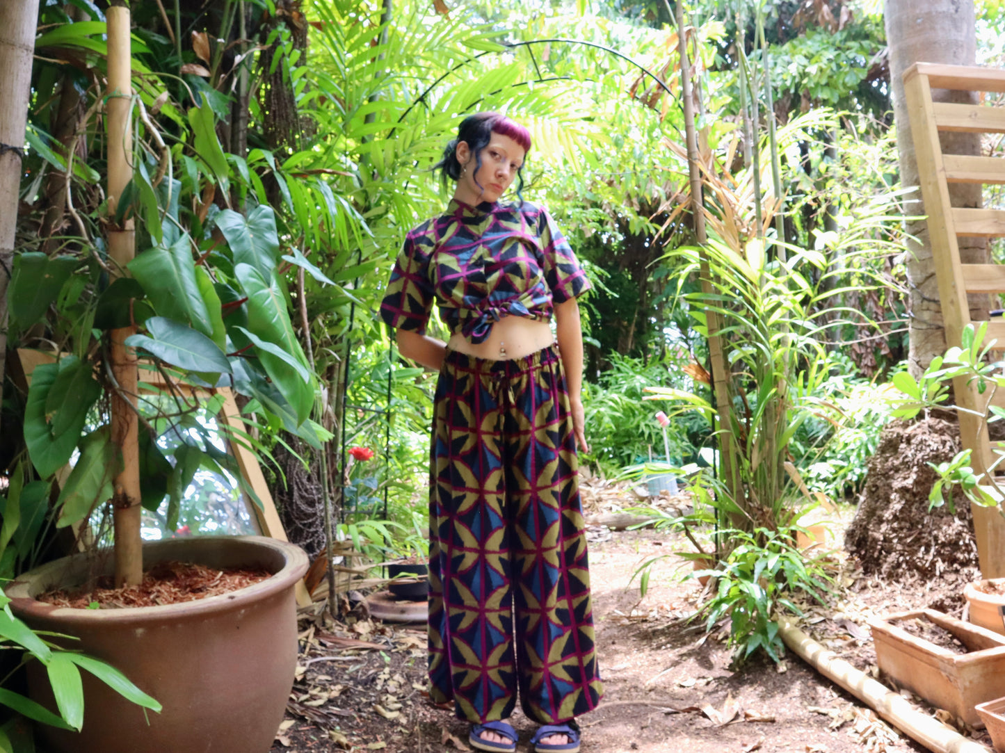 Lounge pants in Jewel spider