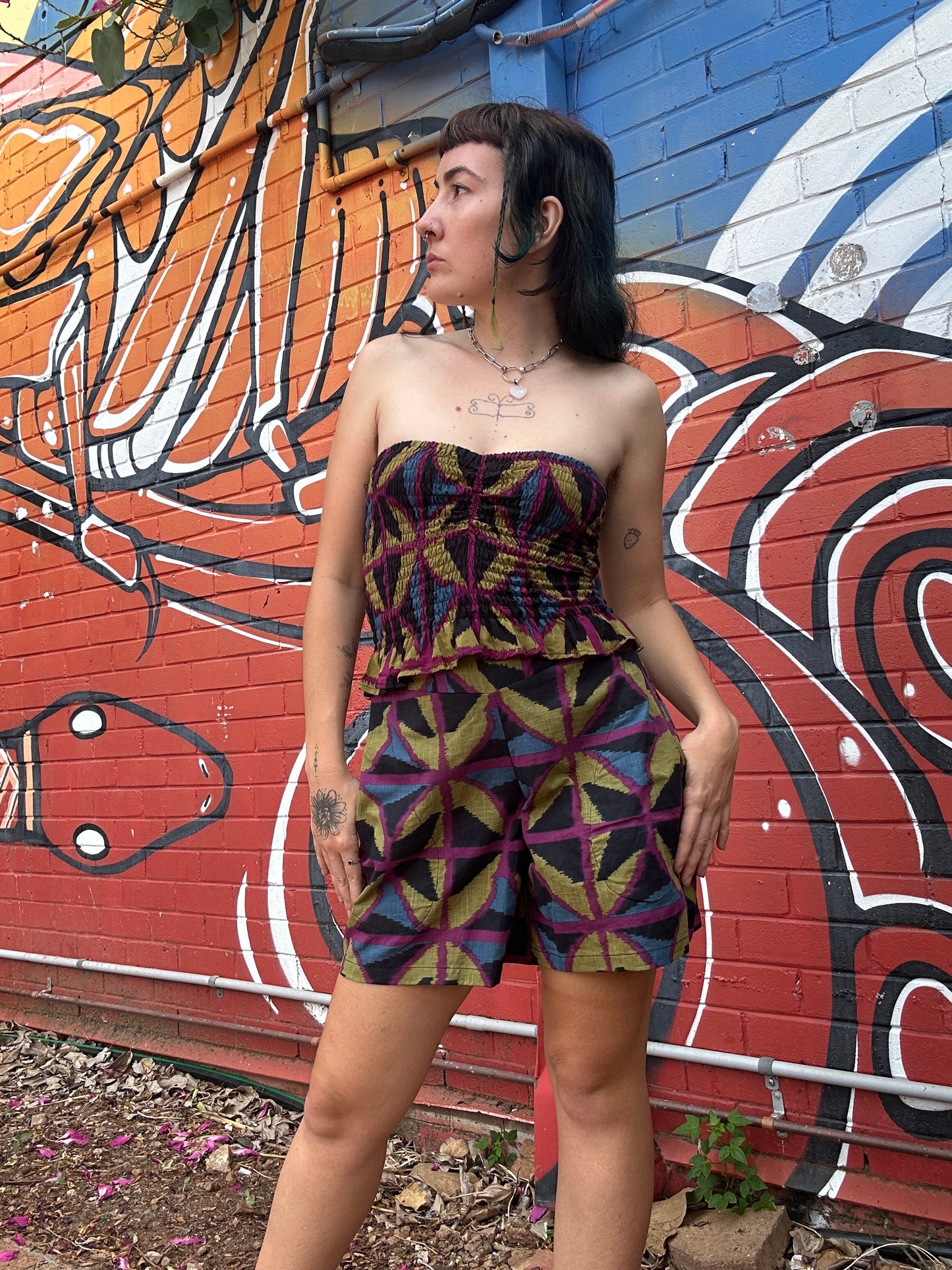 Jewel spider Shorts