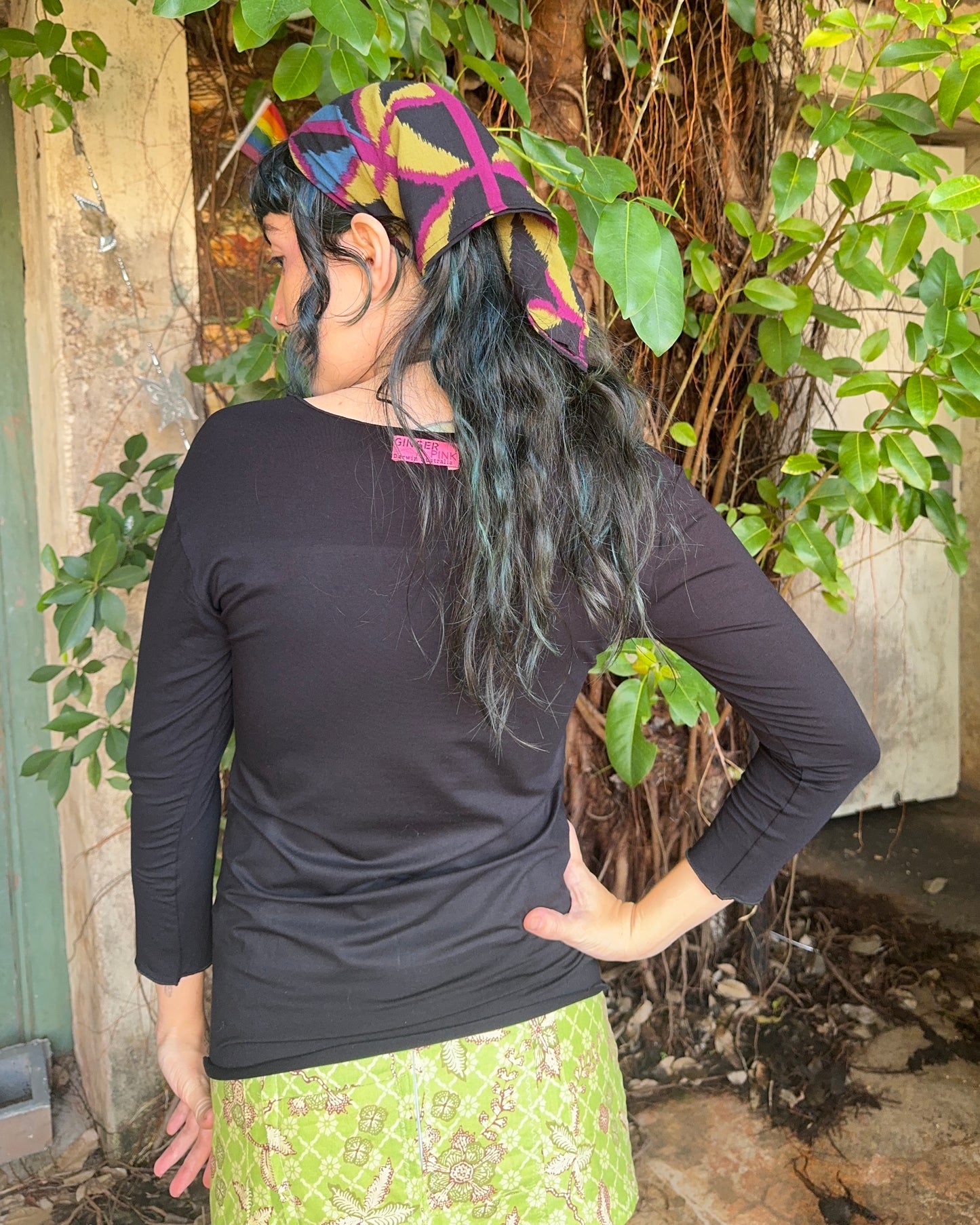 Yoga long sleeve Black Logo Tee