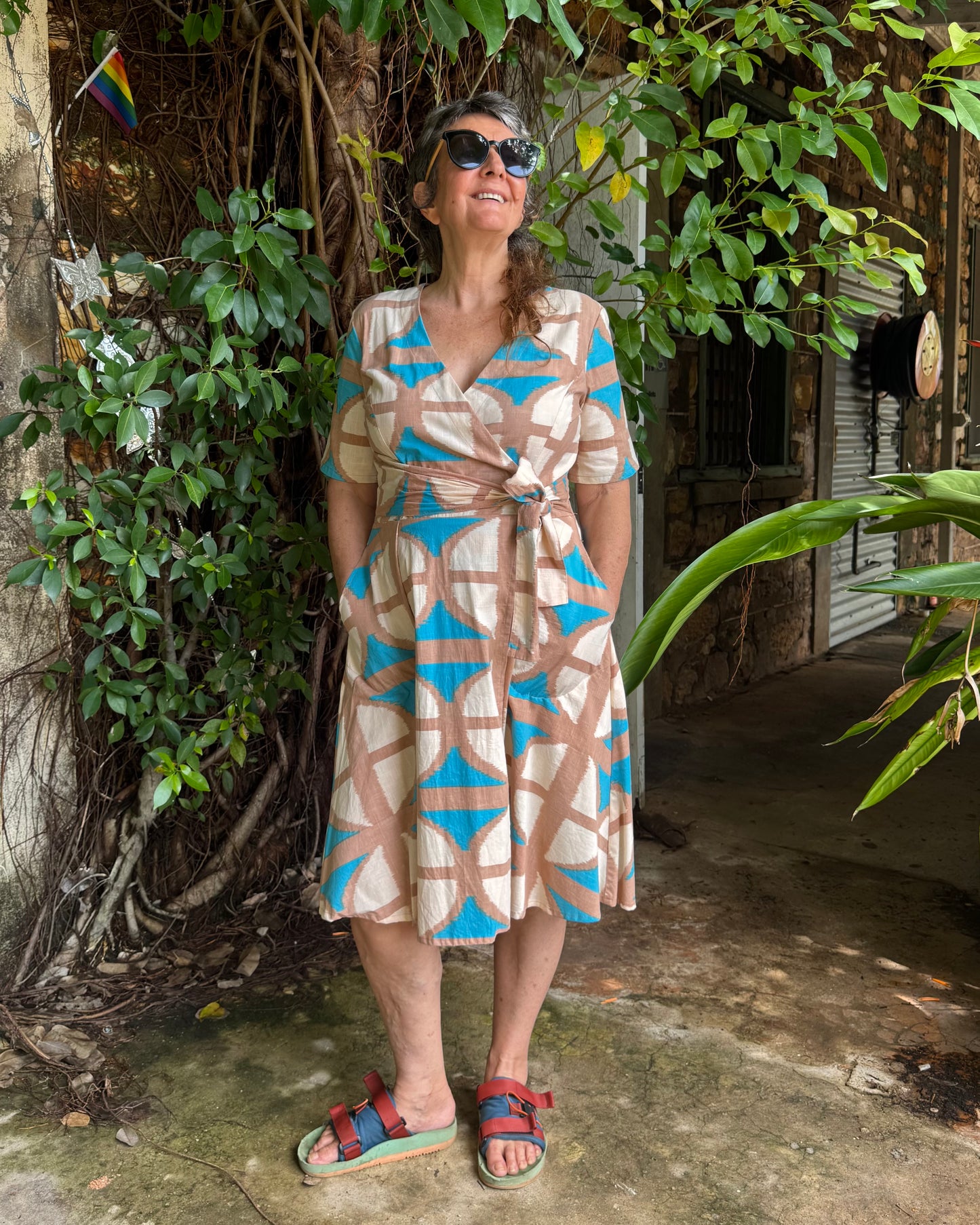 Short Sleeve Wrap Dress in Cas Beach