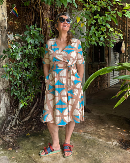 Short Sleeve Wrap Dress in Cas Beach