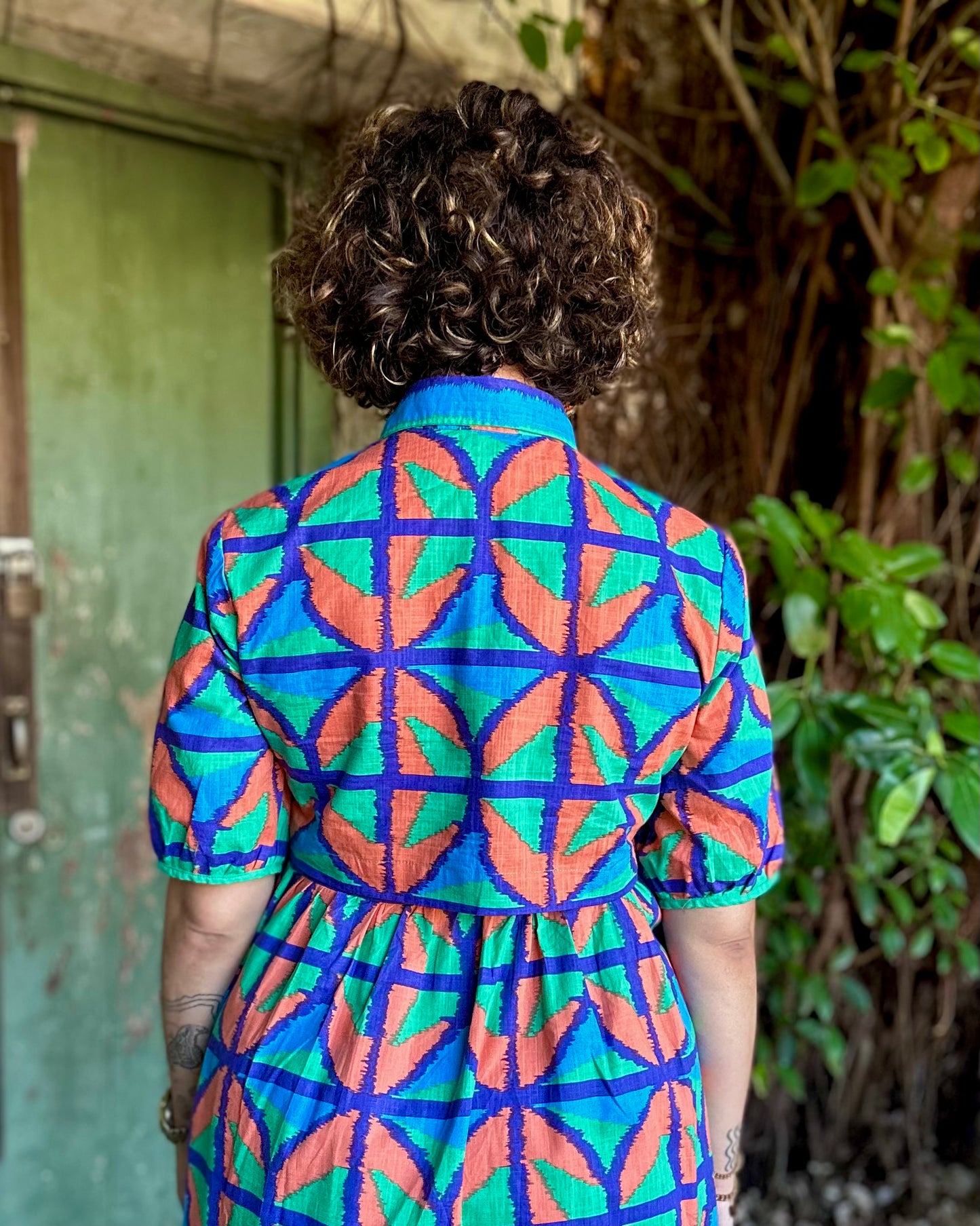Collared Puffy Crop Shirt in Jungle Juice