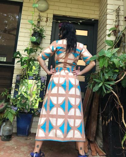 Midi to the MAX Skirt in Cas beach