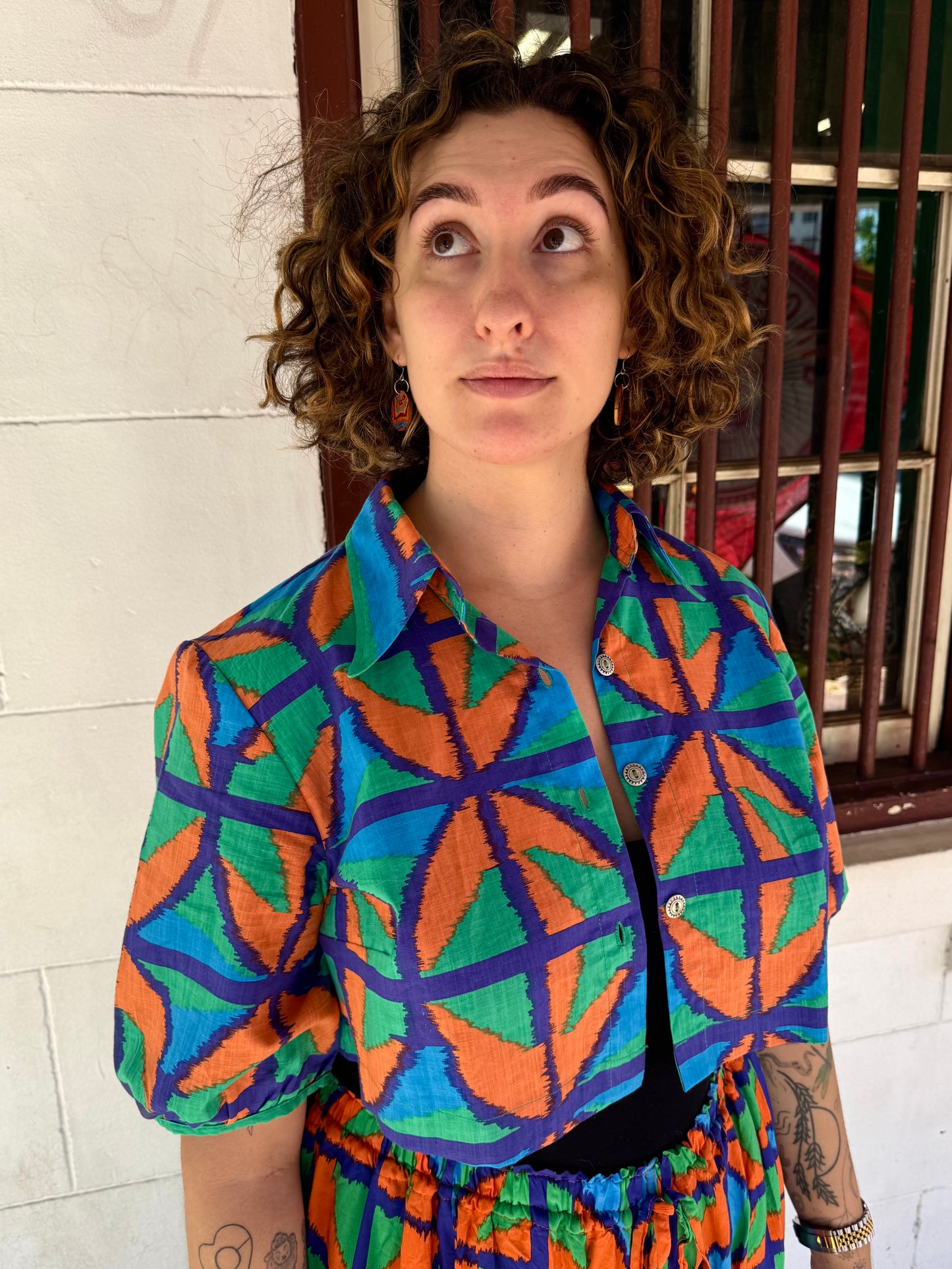 Collared Puffy Crop Shirt in Jungle Juice